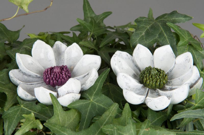 Blomst på pinne, hvit stor.