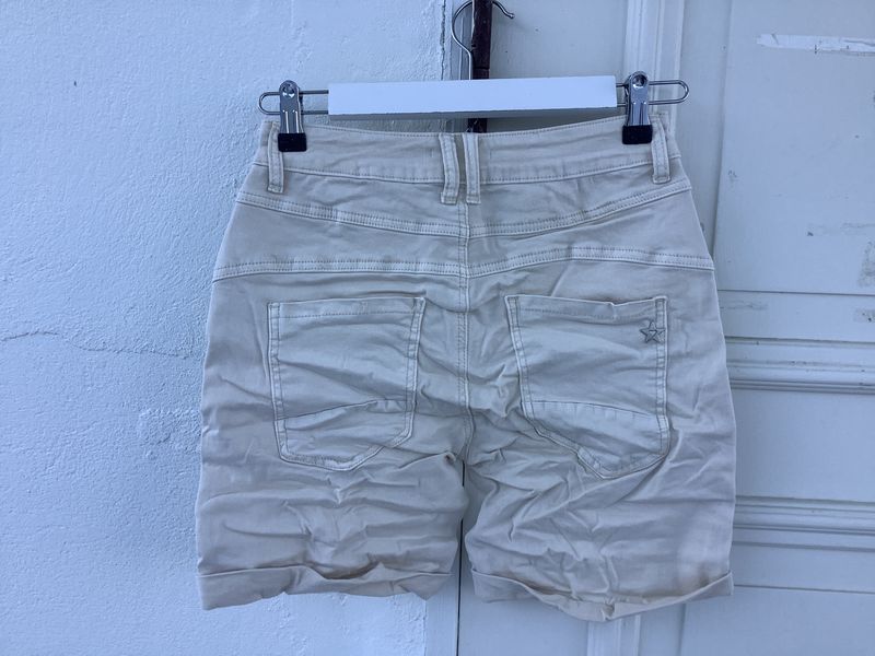 Shorts w bling button, beige